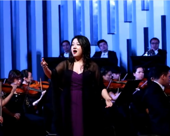 青年女高音歌唱家：刘苏妮演唱(我爱你中国)湖南交响乐团演奏
